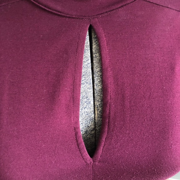 Amour Vert Long-Sleeved Blouse w/ Keyhole Neckline - Picture 3 of 16